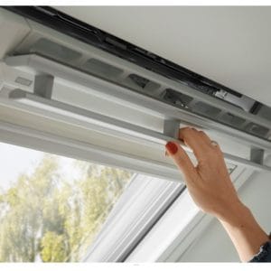 Velux stoglangis Standard GLU 0061, baltas, rankena virÅ¡uje, Ä¯v. dydÅ¾iai